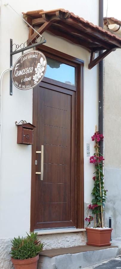 Casa Francesca E Rooms Санта-Марія-ді-Кастеллабате Екстер'єр фото